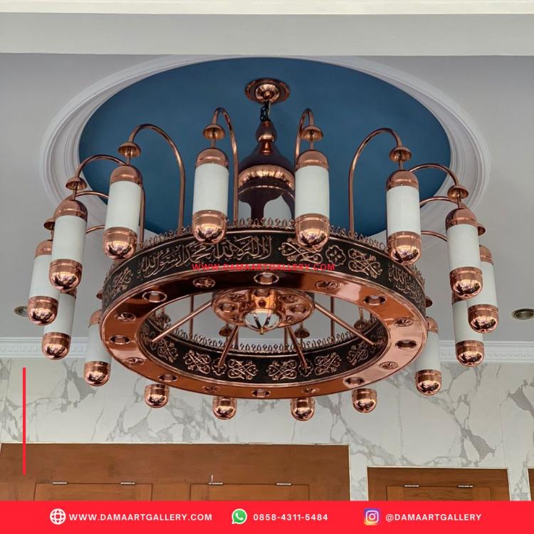 Jual Lampu Masjid Nabawi Tembaga Ukir | Dama Art Gallery | Kerajinan Tembaga, Kuningan & Alumunium Terbaik. Lampu Masjid Nabawi Tembaga
Produk lampu masjid Nabawi tembaga maupun kuninganmerupakan produk kerajinan tembaga Dama art gallery yang terinspirasi berasal lampu di Masjid