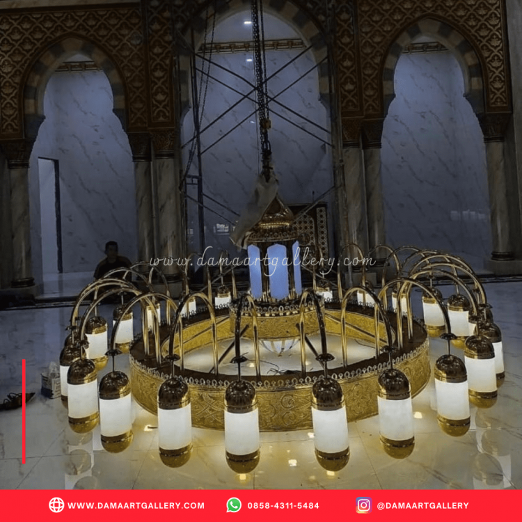 Lampu Gantung Masjid | Dama Art Gallery | Kerajinan Tembaga, Kuningan & Alumunium Terbaik. Lampu gantung masjid nabawi - Lampu gantung masjid kuningan - Lampu gantung masjid tembaga

Masjid nabawi merupakan salah satu masjid terbesar di dunia. Masjid yang terletak